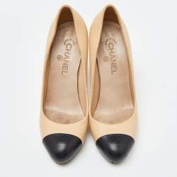 Pre Owned Chanel Beige/Black Leather CC Cap Toe Pumps Size 40.5