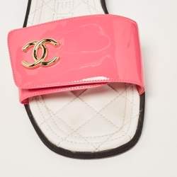 Pre Owned Chanel Pink Patent Leather CC Flat Slides Size 37.5