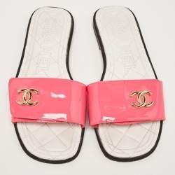 Pre Owned Chanel Pink Patent Leather CC Flat Slides Size 37.5