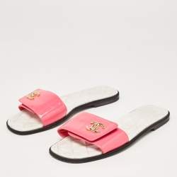 Pre Owned Chanel Pink Patent Leather CC Flat Slides Size 37.5