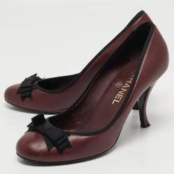 Pre Owned Chanel Brown/Black Leather and Fabric CC Bow Pumps Size 39