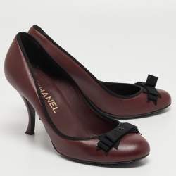 Pre Owned Chanel Brown/Black Leather and Fabric CC Bow Pumps Size 39