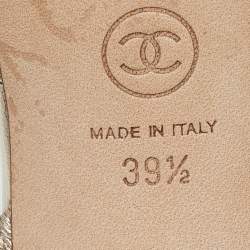 Pre Owned صندل شانيل فتحة خلفية كعب عريض سى سى قماش وتويد أزرق مقاس 38.5