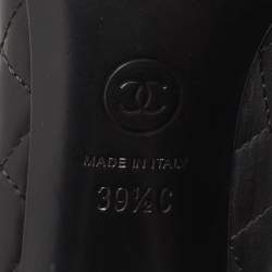 Pre Owned Chanel Black Quilted Leather and Grosgrain CC Cap Toe Pumps Size 39.5