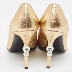 Pre Owned Chanel Gold/Black Leather and Grosgrain CC Pearl Embellished Heel Pumps Size 39