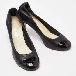 Pre Owned Chanel Black Leather and Patent Leather CC Cap Toe Scrunch Pumps Size 38
