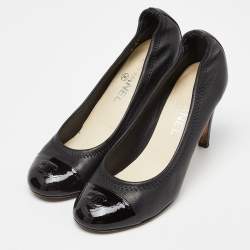 Pre Owned Chanel Black Leather and Patent Leather CC Cap Toe Scrunch Pumps Size 38
