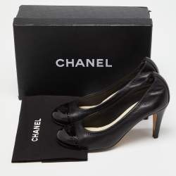 Pre Owned Chanel Black Leather and Patent Leather CC Cap Toe Scrunch Pumps Size 38