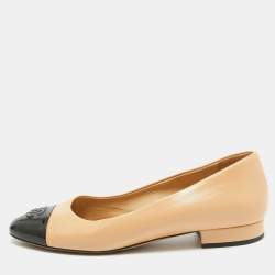 مملوكة مسبقًا Chanel Beige/Black Leather and Patent CC Cap Toe Ballet Flats Size 37.5