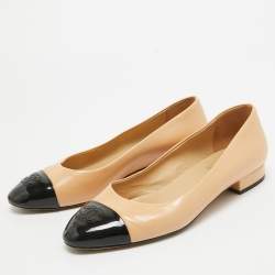 مملوكة مسبقًا Chanel Beige/Black Leather and Patent CC Cap Toe Ballet Flats Size 37.5