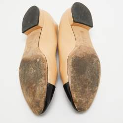 مملوكة مسبقًا Chanel Beige/Black Leather and Patent CC Cap Toe Ballet Flats Size 37.5