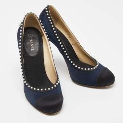 Pre Owned Chanel Navy Blue/Black Satin CC Pearl Embellished Pumps Size 37.5