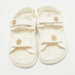 مملوكة مسبقًا Chanel White  Leather Interlocking CC Dad Sandals Size 39