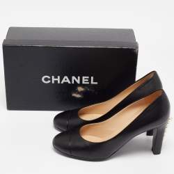 Pre Owned Chanel Black Leather Faux Pearl Embellished Heel Cap Toe Pumps Size 38.5