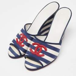 مملوكة مسبقًا Chanel Blue/White Stripe Fabric CC Slide Wedge Sandals Size 39.5