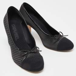 Pre Owned Chanel Black Woven Raffia and Canvas Bow CC Cap Toe Block Heel Pumps Size 39