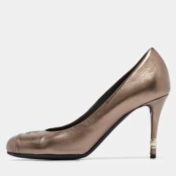 Pre Owned Chanel Metallic Leather CC Pearl Heel Pumps Size 37.5
