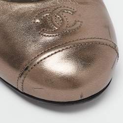 Pre Owned Chanel Metallic Leather CC Pearl Heel Pumps Size 37.5
