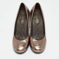 Pre Owned Chanel Metallic Leather CC Pearl Heel Pumps Size 37.5