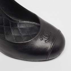 Pre Owned Chanel Black Leather CC Pearl Heel Cap Toe Pumps Size 37