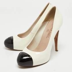 Chanel Off White/Black Patent Leather CC Cap Toe Pumps Size 38