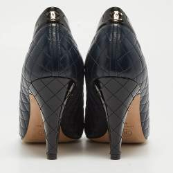 Pre Owned Chanel Navy Blue/Black Quilted Leather and Patent CC Pumps Size 41