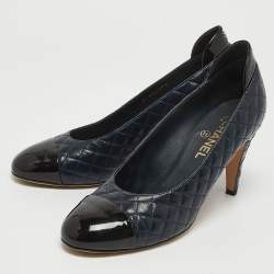 Pre Owned Chanel Navy Blue/Black Quilted Leather and Patent CC Pumps Size 41