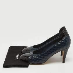 Pre Owned Chanel Navy Blue/Black Quilted Leather and Patent CC Pumps Size 41