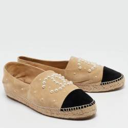 Pre Owned Chanel Beige/Black Suede CC Faux Pearl Embellished Espadrille Flats Size 41