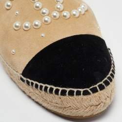 Pre Owned Chanel Beige/Black Suede CC Faux Pearl Embellished Espadrille Flats Size 41
