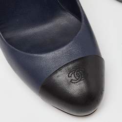 Pre Owned Chanel Blue/Black Leather CC Cap Toe Pumps Size 40