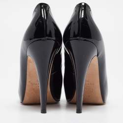 Pre Owned Chanel Black/Off White Patent Leather CC Cap Toe Pumps Size 39