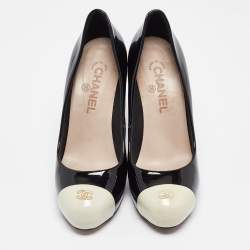 Pre Owned Chanel Black/Off White Patent Leather CC Cap Toe Pumps Size 39