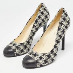 Pre Owned Chanel Black/White Tweed and Leather Cap Toe CC Pumps Size 38.5