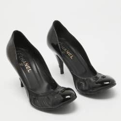 Chanel Black Patent and Leather CC Scrunch Pumps Size 39