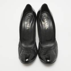 Chanel Black Patent and Leather CC Scrunch Pumps Size 39