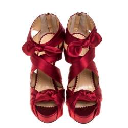 مملوكة مسبقًا صندل شارلوت أوليمبيا نعل سميك عقدة أندريا ساتان أحمر مقاس 35