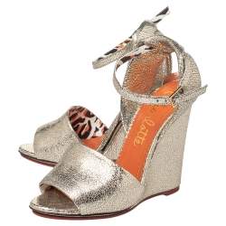 مملوكة مسبقًا صندل شارلوت أوليمبيا كعب روكي جلد ذهبي مقاس 37