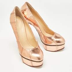 مملوكة مسبقًا حذاء كعب عالي شارلوت أوليمبيا مرصع منصة جلد لون ذهبي وردي مقاس 38.5