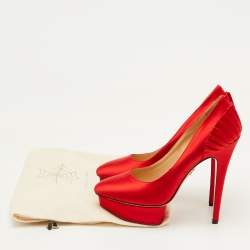 مملوكة مسبقًا Charlotte Olympia Paloma Size 39 Red Satin Paloma Fan Pleat Platform Pumps