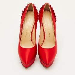 مملوكة مسبقًا Charlotte Olympia Paloma Size 39 Red Satin Paloma Fan Pleat Platform Pumps