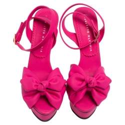 مملوكة مسبقًا Charlotte Olympia Pink Rubber Serena Bow Ankle Strap Platform Sandals Size 37.5