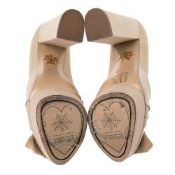 Pre Owned حذاء كعب عالي شارلوت أوليمبيا كعب عريض نعل سميك مزخرف فيونكة قماش بيج مقاس 37.5