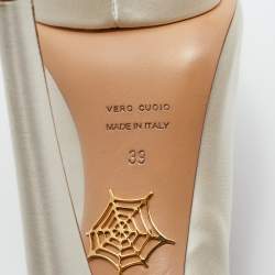 مملوكة مسبقًا Charlotte Olympia White Satin Paloma Platform Pumps Size 39