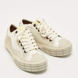 مملوكة مسبقًا حذاء رياضي كلوي كلينت قماش جلدي بيج وأبيض بعنق منخفض مقاس 35