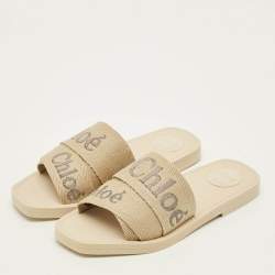 Pre Owned صندل فلات كلوي وودي قماش مطبوع شعار أبيض مقاس 38