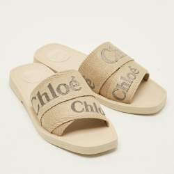 Pre Owned صندل فلات كلوي وودي قماش مطبوع شعار أبيض مقاس 38