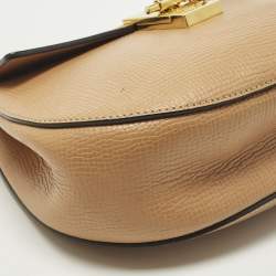 مملوكة مسبقًا حقيبة كتف كلوي درو متوسطة جلد بنية/صفراء