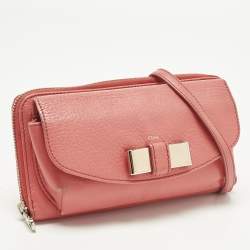 مملوكة مسبقًا Chloe Lilli Coral Orange Leather Wallet On Strap