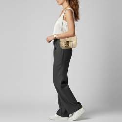 مملوكة مسبقًا حقيبة كتف كلوي إلسي صغيرة جلد ثعبان بيج/ذهبي